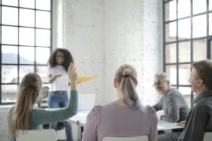 Clase de inglés con créditos FUNDAE