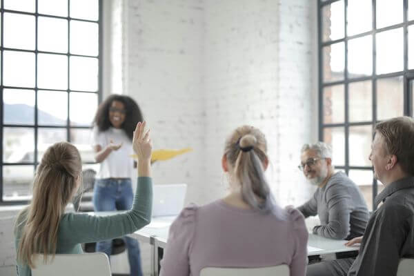 Clase de inglés con créditos FUNDAE